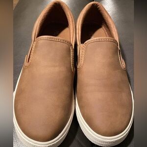 Brand new Big boys slip on sneaker size 6